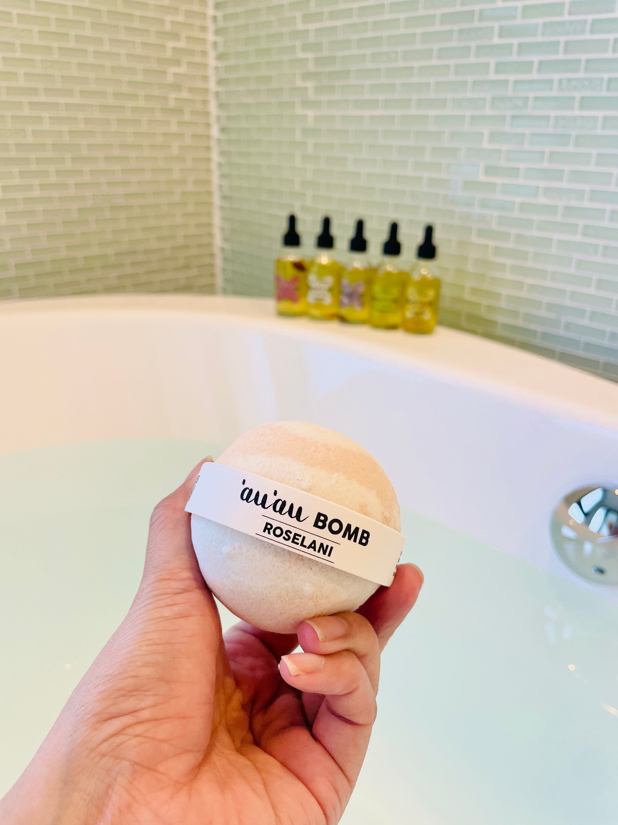 ʻauʻau Bomb Roselani ʻauau Bomb Roselani