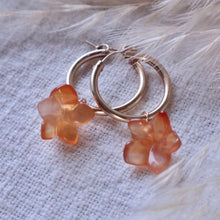 Load image into Gallery viewer, Plumeria Earrings プルメリアピアス
