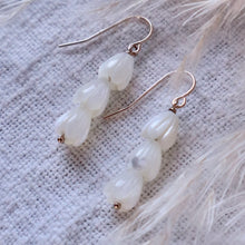 Load image into Gallery viewer, Pīkake Earrings ピカケピアス
